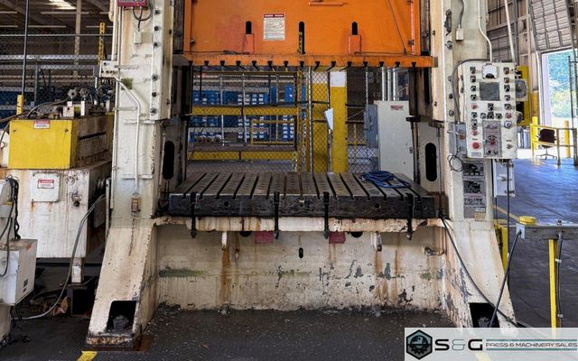 500 ton Verson S2-500-96-60T Straight Side Mechanical Stamping Press For Sale