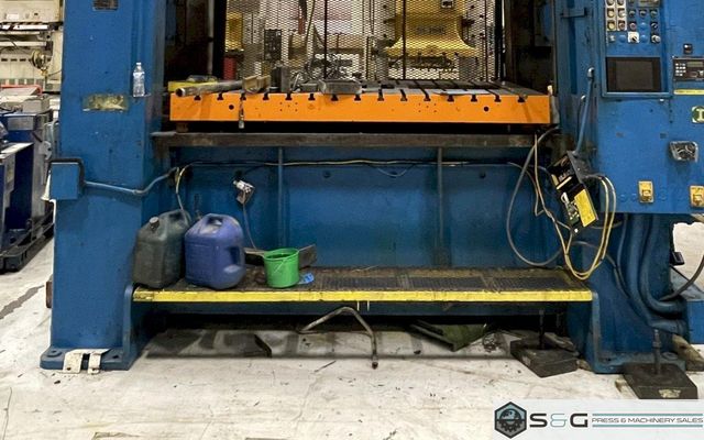 300 ton Komatsu E2P-300 Used Straight Side Mechanical Metal Stamping Press For Sale