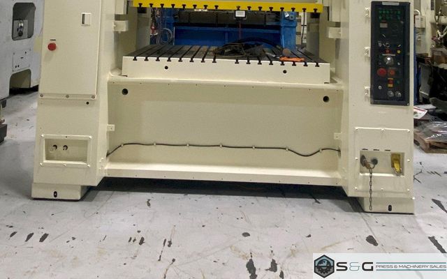 200-ton Komatsu Model E2M200 Straight Side Metal Stamping Press For Sale, Year 1988