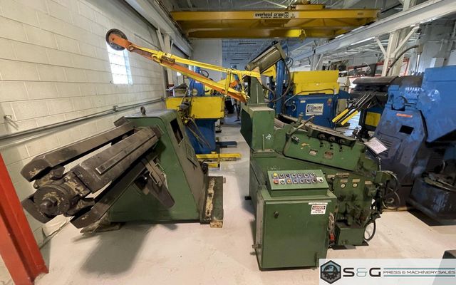 12,000 lbs. x 30" Perfecto Coil Reel and Powered Straightener