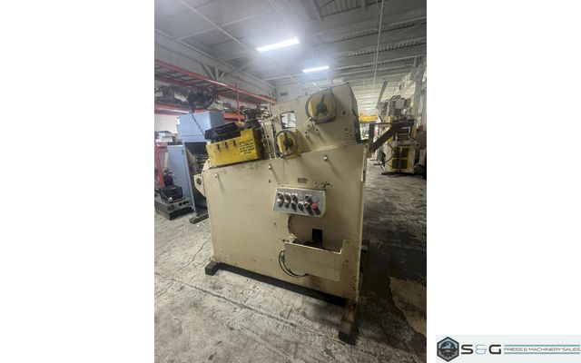 8,000 lbs. x 18" Perfecto Pull Off Reel and Powered Straightener