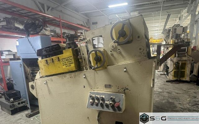 8,000 lbs. x 18" Perfecto Pull Off Reel and Powered Straightener