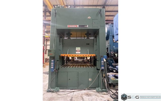 300-ton Niagara SE2-300-84-48 UH, 330 ton Straight Side Double Crank Mechanical Metal Stamping Press For Sale, Year 1992