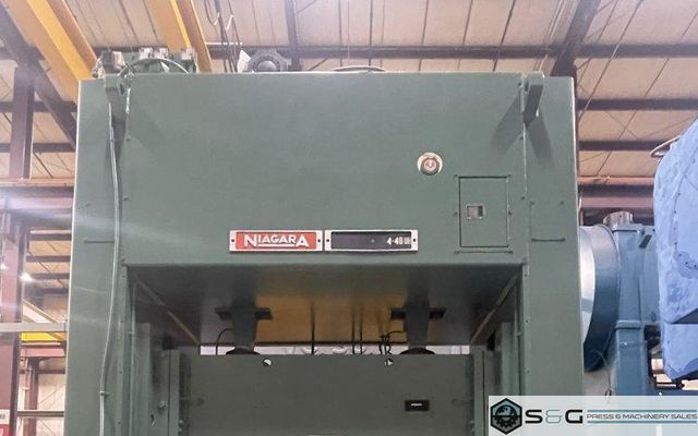 300-ton Niagara SE2-300-84-48 UH, 330 ton Straight Side Double Crank Mechanical Metal Stamping Press For Sale, Year 1992