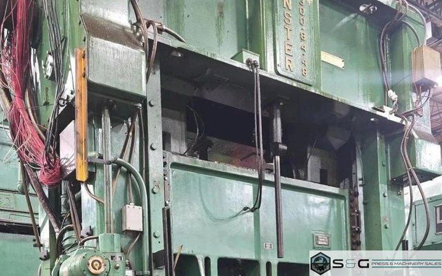 High-speed 300-ton Minster Hevi-Stamper Straight Side Mechanical Press For Sale, Year 1984
