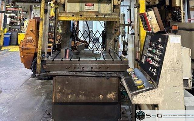 250 Ton NIAGARA E-250 OBS / Gap Frame Used Mechanical Metal Stamping Press For Sale, Under Power!