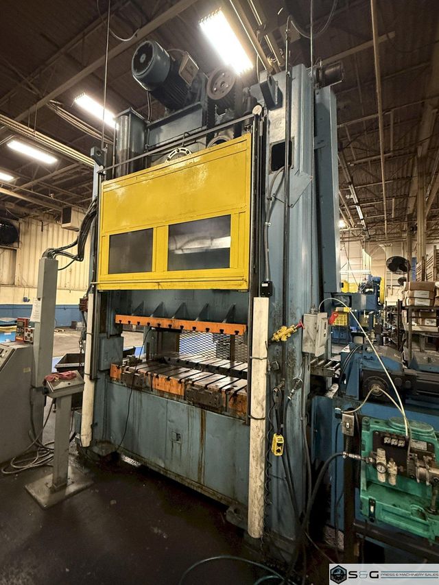 200-ton Niagara SE2-200-72-42 Straight Side Double Crank Press For Sale, Year 1990 with Updated Controls