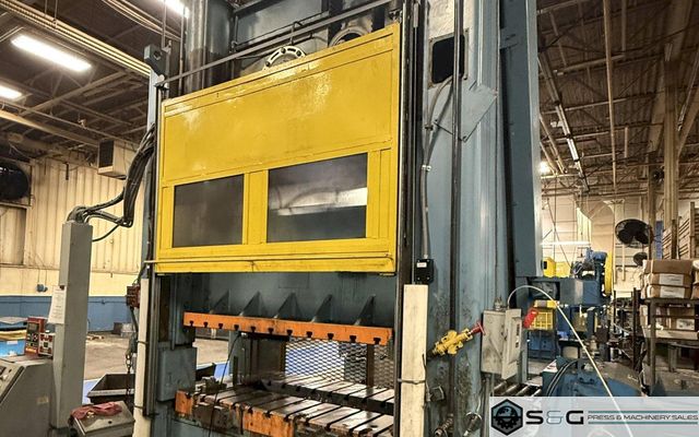 200-ton Niagara SE2-200-72-42 Straight Side Double Crank Press For Sale, Year 1990 with Updated Controls