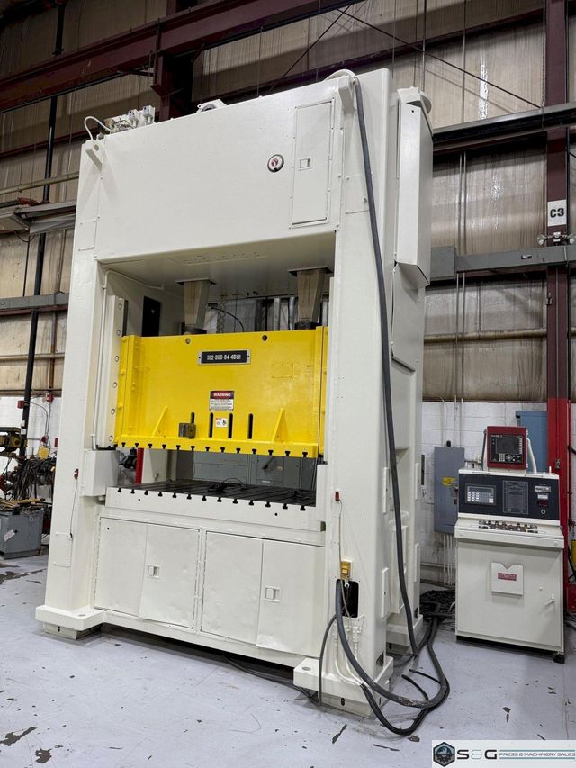 300-ton Clearing Niagara SE2-300-84-48UH Used Straight Side Mechanical Metal Stamping Press For Sale, Reconditioned 2025