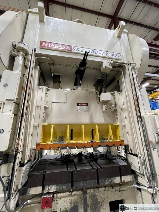 300 ton Niagara SC2-300-72-42P Used Straight Side Double Crank Mechanical Metal Stamping Press For Sale, Year 1980