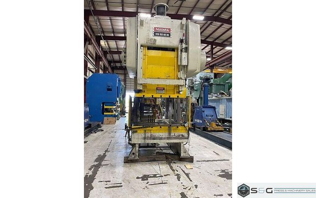 150 ton Niagara S2G-150-60-36 Used Two Point Mechanical Metal Stamping Gap Frame Press For Sale, Year 1992