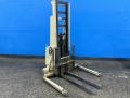 Crown 2000 Lbs Electric Walkie Straddle Pallet Stacker - 20mt