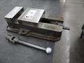 Kurt D-675 6" Machine Vise Steel Jaws, Handle- Auction Item