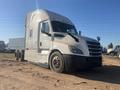 2020 Freightliner CA126SLP - Cascadia  3AKJHHDR2LSLR4945