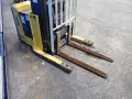 YALE 2800 LBS ELECTRIC STRADDLE LIFT  -  MRW030LEN24TE078