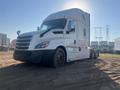 2020 Freightliner CA126SLP - Cascadia  3AKJHHDR2LSLR4945