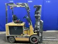 CATERPILLAR 5000 LBS ELECTRIC FORKLIFT  -  2E025
