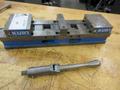 Kurt DL430 4&quot; Machine Vise with Handle- Auction Item