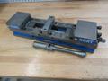Kurt DL-400 4&quot; Machine Vise with Handle- Auction Item
