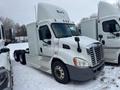2014 Freightliner Cascadia Day Cab Semi Truck w/ APU – Detroit DD15 455HP, Eaton Fuller 10-Speed, Tandem Axle Class 8 Highway Tractor