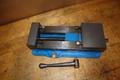 Kurt D688 6" Machine Vise with Handle- Auction Item