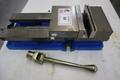 Kurt DX6 6" Machine Vise with Steel Jaws, Handle- Auction Item