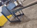 GRAVITY BIN / HOPPER DUMP OUT FEEDER STAND: YOBRO #25387