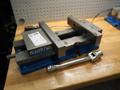 Kurt DX6 6&quot; Machine Vise, Steel Jaws, Handle- Auction Item