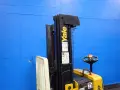 YALE 2800 LBS ELECTRIC STRADDLE LIFT  -  MRW030LEN24TE078