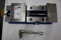 Kurt DX6 6" Machine Vise, Steel Jaws, Handle- Auction Item