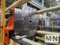 1100 TON 210 OZ HUSKY MODEL H1000RS135-115 INJECTION MOLDING MACHINE MFG 2005