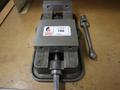 Kurt D-60 6" Machine Vise with Handle- Auction Item