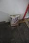 Central Pneumatic Blast Cabinet, 40 Lb Capacity, Gloves, Blast Gun, Pneumatic- Auction Item