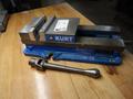Kurt D688 6&quot; Machine Vise, Handle, Aluminum Jaws- Auction Item