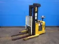 YALE 3000 LBS ELECTRIC STRADDLE LIFT  -  MRW030LEN24TE078