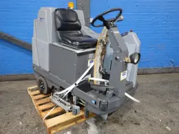 ADVANCE 40" FLOOR SCRUBBER  -  3200C