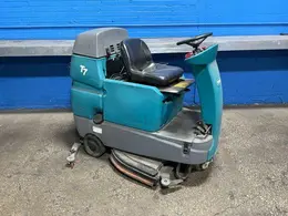 TENNANT 31 GALLONS FLOOR SCRUBBER   -  T7