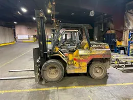 6,000 LBS LOAD LIFTER LABORER BIG TIRE / OFF ROAD LP GAS FORKLIFT: YOBRO #24566