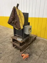 1,250 LB STINGER MODEL #P-1250 PIPE WELDING POSITIONER WITH 30" GRIPPER CHUCK : YOBRO #25213