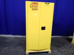 ULINE 55 GAL FLAMMABLE CABINET  -  H-3685M