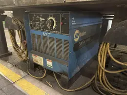 MILLER GOLD STAR MODEL #400SS WELDER: STOCK #23552