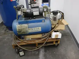 Vac-U-Lok Vacuump Pump System, 3/4 HP, Portable on Cart, SINGLE PHASE- Auction Item