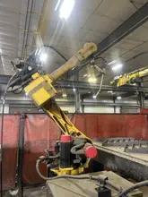 Fanuc ARCMate 120i Welding System, 2001