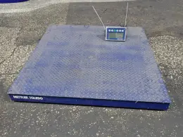 METTLER TOLEDO 5000 LBS / 48" X 48" DIGITAL FLOOR SCALE   -  PFA261