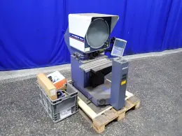 MITUTOYO OPTICAL COMPARATOR  -  PH-3500