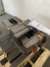 16" SWIVELING HEAVY DUTY MACHINE VISE.  STOCK  # 0996124