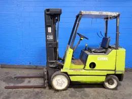 CLARK 3625 LBS PROPANE FORKLIFT  -  GCS20MB