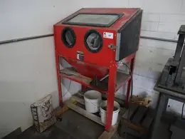 Central Pneumatic Blast Cabinet, 40 Lb Capacity, Gloves, Blast Gun, Pneumatic- Auction Item