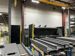 Yaskawa Motoman EA1400 Triple-Arm Robot Welding Cell, 2004 – 450 Amp Miller Auto Axcess 450