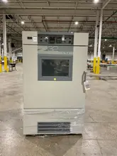 CINCINNATI SUB-ZERO ENVIRONMENTAL CHAMBER  ZH-32-2-2-H/AC USED